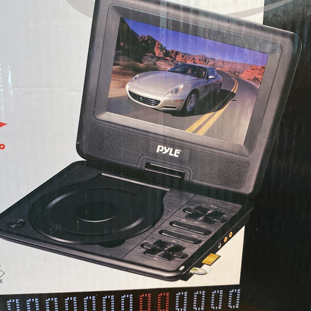 New in Box Plyview 7” Portable TFT/LCD Monitor Built in DVD Player USD/SD card